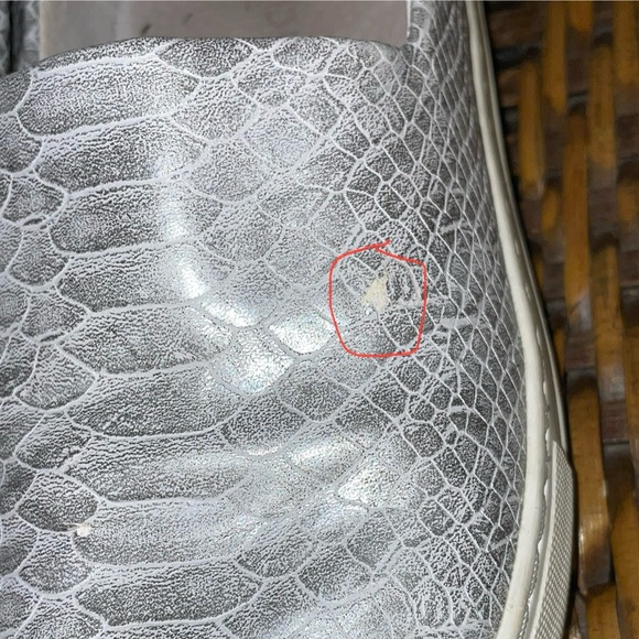 J Slides Jibbie Slip On Snake Embossed Leather Sneaker Sz 6.5 Women's - Picture 6 of 8